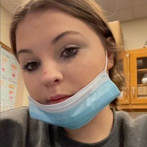 Meet your Posher, Chloe